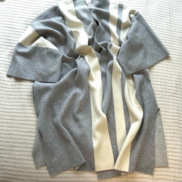 Wynne Layers Sweaters - Open Front Kimono Sweater Cardigan Poncho Shawl Wrap Size XL Gray and Cream
